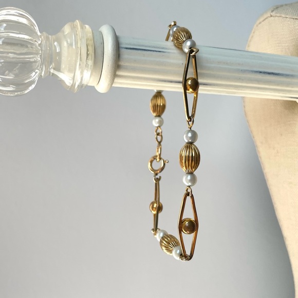 Vintage Gold Filled Bracelet with Manmade Pearls and Gold Filled Beads - Picture 6 of 10